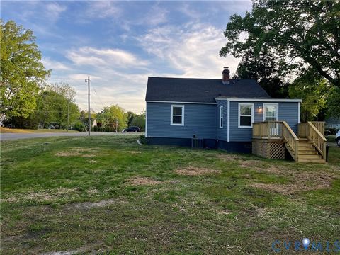 Tiny photo for 400 5th Street St, Blackstone, VA 23824 (MLS # 2610010)