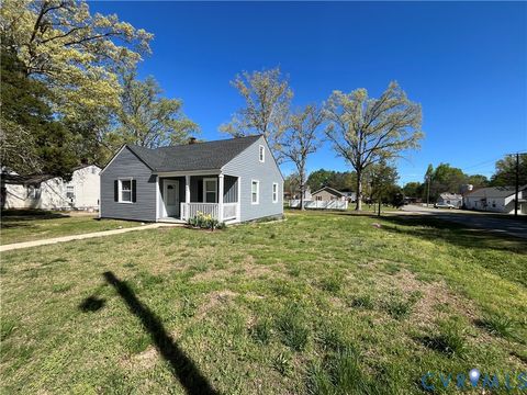 Tiny photo for 400 5th Street St, Blackstone, VA 23824 (MLS # 2610010)