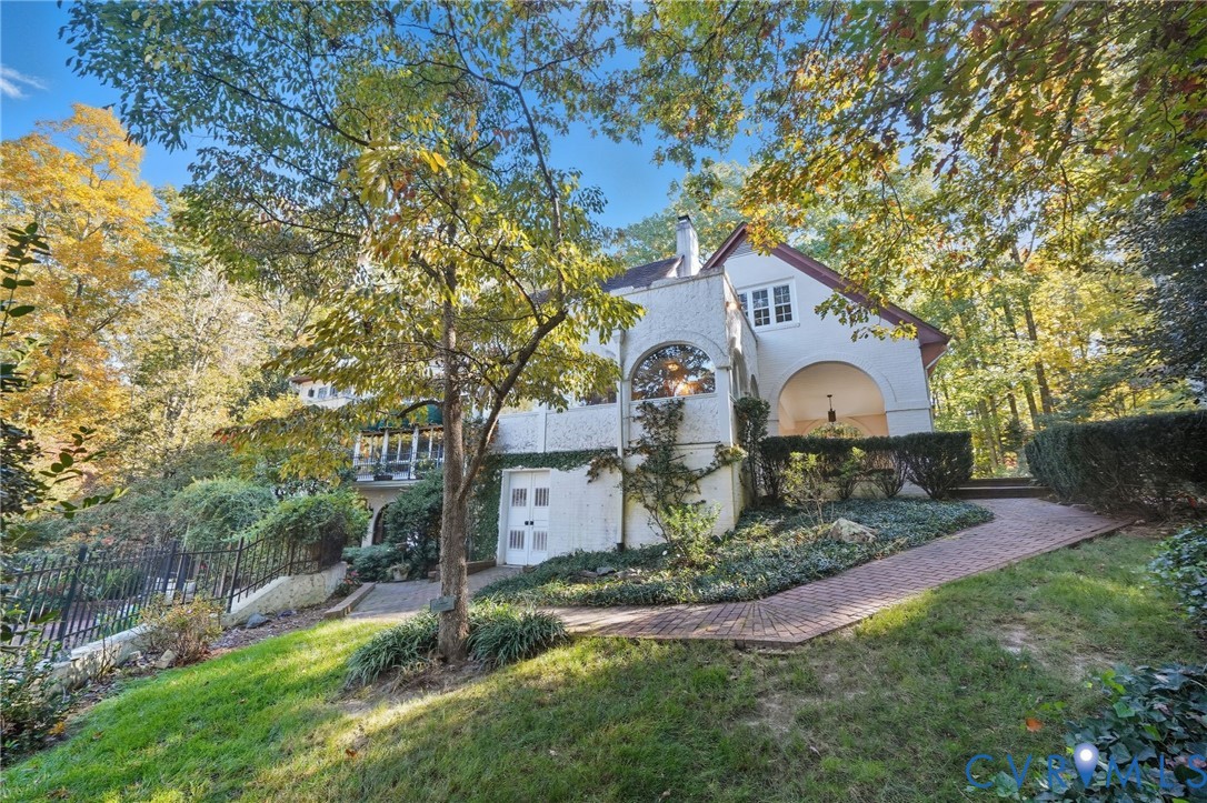 2700 Walhala Drive