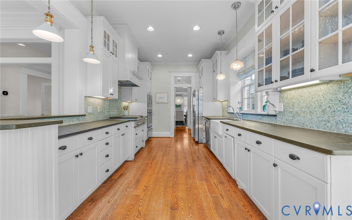 9675 28th Bay Street