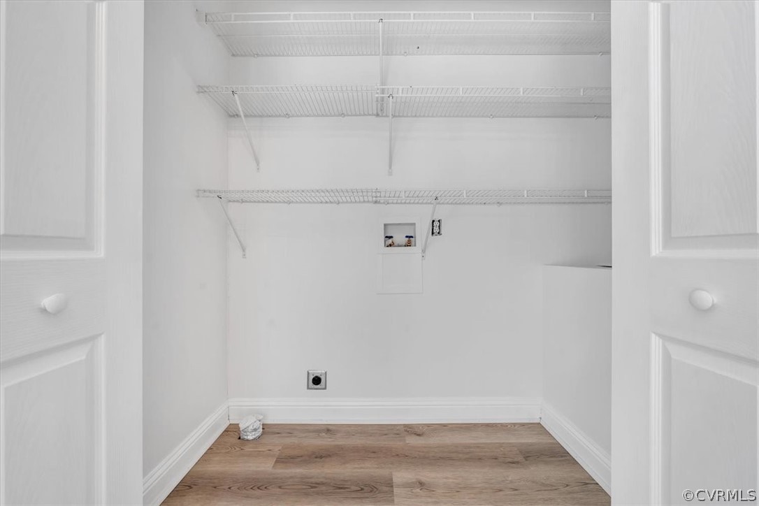 Appomattox, Virginia 24522, United States, 4 Bedrooms Bedrooms, ,4 BathroomsBathrooms,Residential,Pending,52710