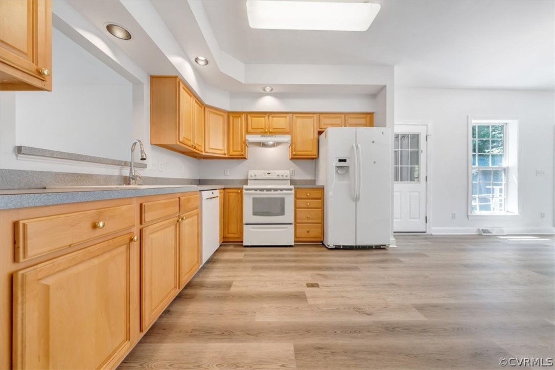 Appomattox, Virginia 24522, United States, 4 Bedrooms Bedrooms, ,4 BathroomsBathrooms,Residential,Pending,52710