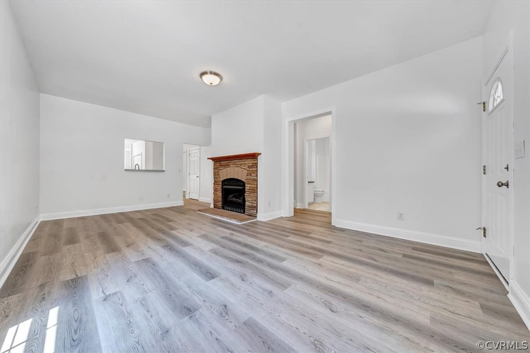 Appomattox, Virginia 24522, United States, 4 Bedrooms Bedrooms, ,4 BathroomsBathrooms,Residential,Pending,52710