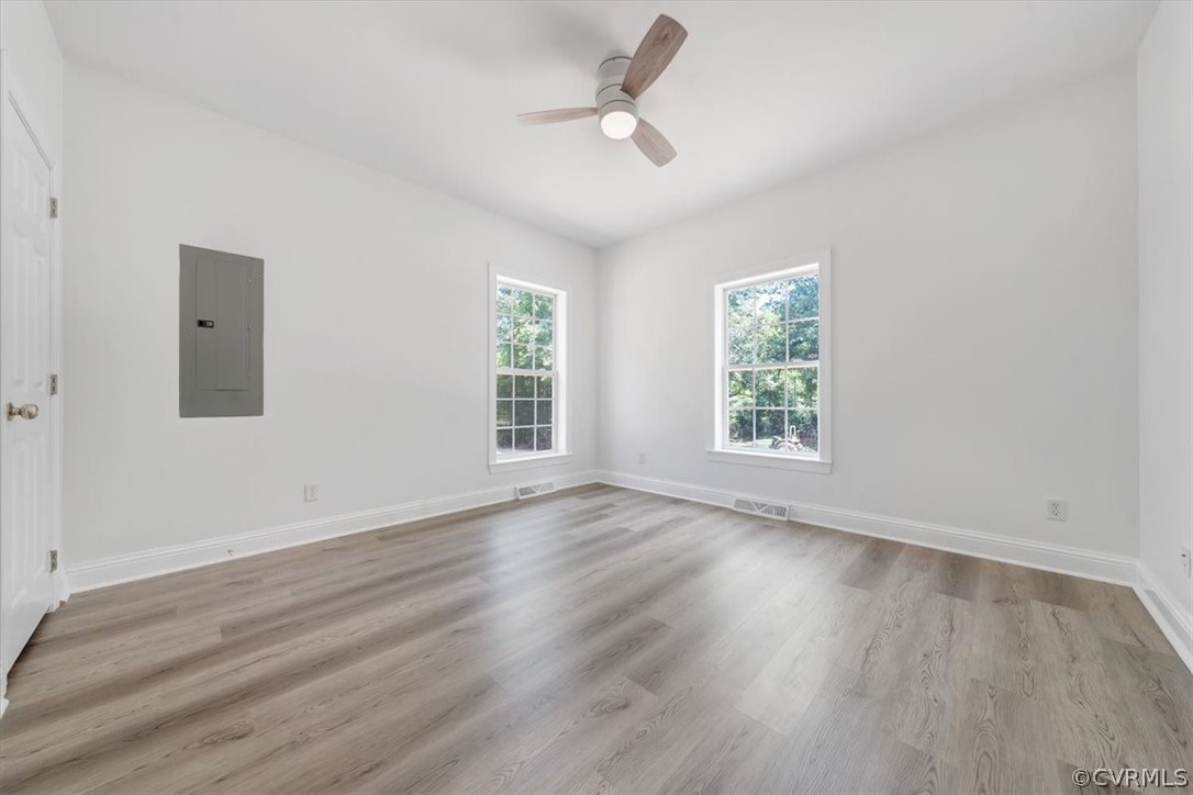 Appomattox, Virginia 24522, United States, 4 Bedrooms Bedrooms, ,4 BathroomsBathrooms,Residential,Pending,52710