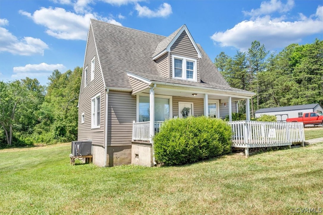 Appomattox, Virginia 24522, United States, 4 Bedrooms Bedrooms, ,4 BathroomsBathrooms,Residential,Pending,52710