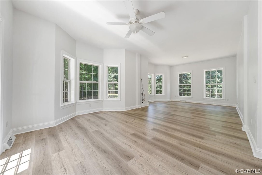 Appomattox, Virginia 24522, United States, 4 Bedrooms Bedrooms, ,4 BathroomsBathrooms,Residential,Pending,52710