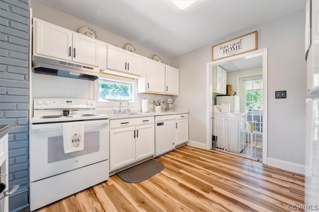 Appomattox, Virginia 24522, United States, 4 Bedrooms Bedrooms, ,4 BathroomsBathrooms,Residential,Pending,52710