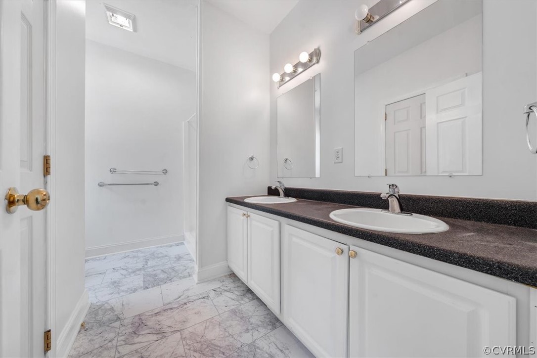 Appomattox, Virginia 24522, United States, 4 Bedrooms Bedrooms, ,4 BathroomsBathrooms,Residential,Pending,52710