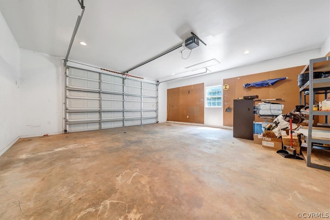 Appomattox, Virginia 24522, United States, 4 Bedrooms Bedrooms, ,4 BathroomsBathrooms,Residential,Pending,52710