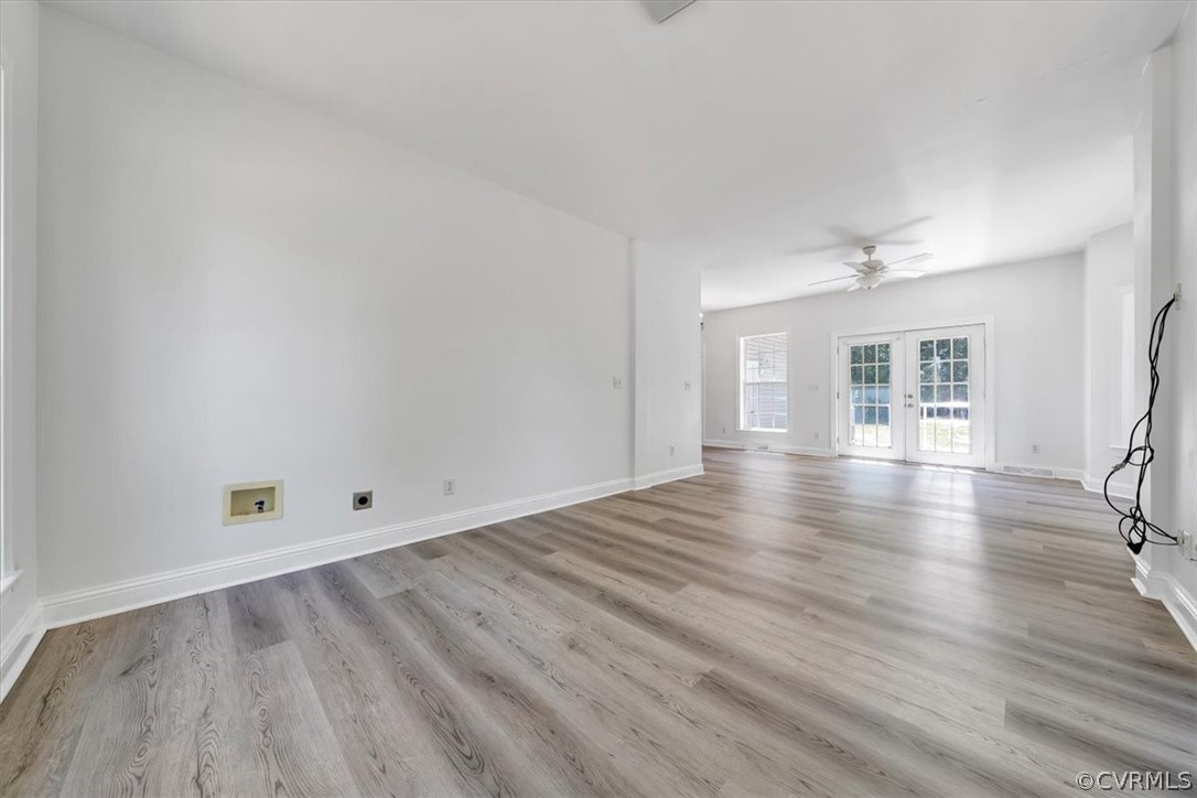 Appomattox, Virginia 24522, United States, 4 Bedrooms Bedrooms, ,4 BathroomsBathrooms,Residential,Pending,52710