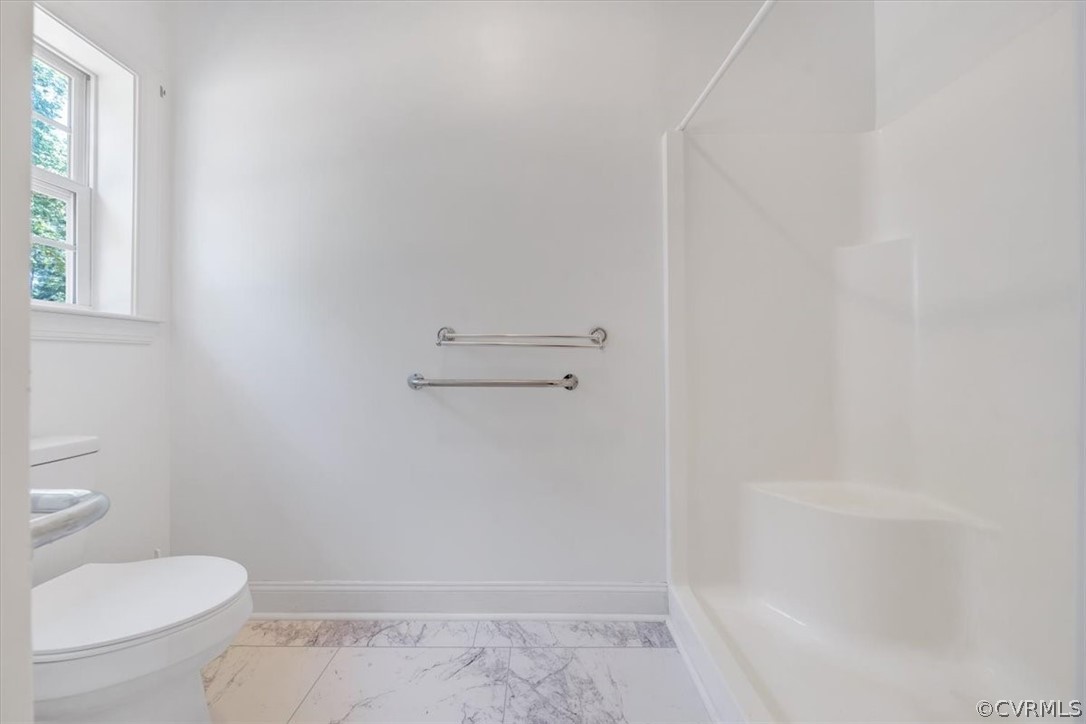 Appomattox, Virginia 24522, United States, 4 Bedrooms Bedrooms, ,4 BathroomsBathrooms,Residential,Pending,52710