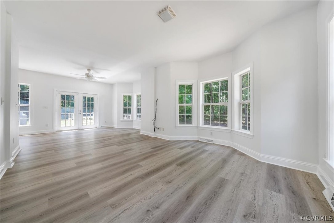 Appomattox, Virginia 24522, United States, 4 Bedrooms Bedrooms, ,4 BathroomsBathrooms,Residential,Pending,52710