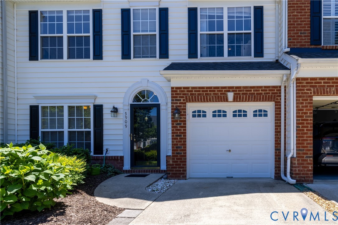 5909 Chapel Lawn Terrace