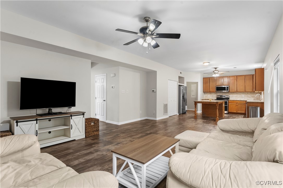 Henrico, Virginia 23231, United States, 4 Bedrooms Bedrooms, ,3 BathroomsBathrooms,Residential,Pending,110209