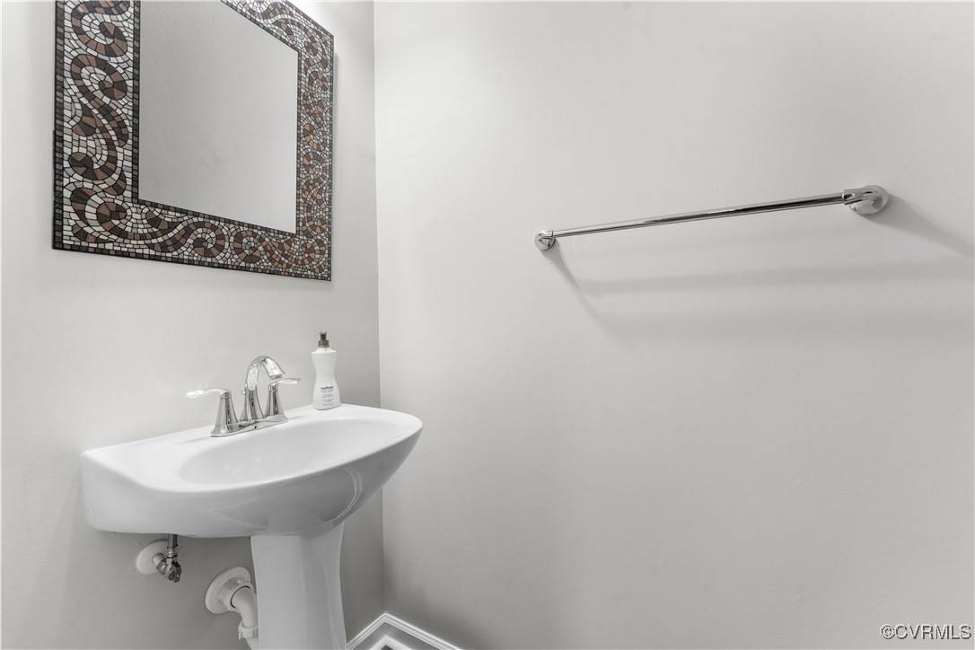 Henrico, Virginia 23231, United States, 4 Bedrooms Bedrooms, ,3 BathroomsBathrooms,Residential,Pending,110209