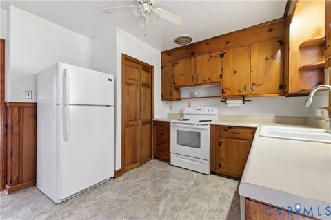 Tiny photo for 525 James Avenue, Colonial Heights, VA 23834 (MLS # 2614139)