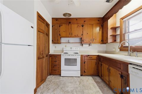 Tiny photo for 525 James Avenue, Colonial Heights, VA 23834 (MLS # 2614139)