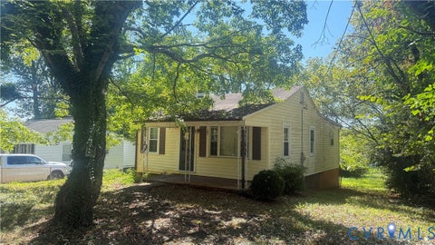 Photo of 105 Eanes Street, Martinsville, VA 24112 (MLS # 2626415)