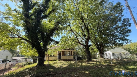 Tiny photo for 105 Eanes Street, Martinsville, VA 24112 (MLS # 2626415)