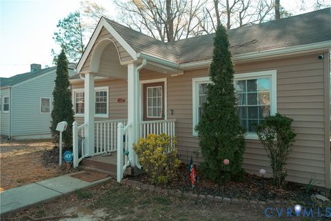 Photo of 122 Goodrich Avenue, Petersburg, VA 23805 (MLS # 2608299)