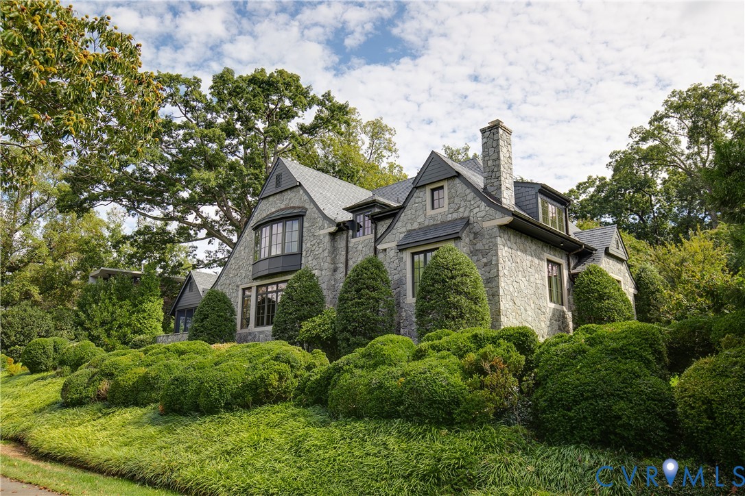 5210 Riverside Drive
