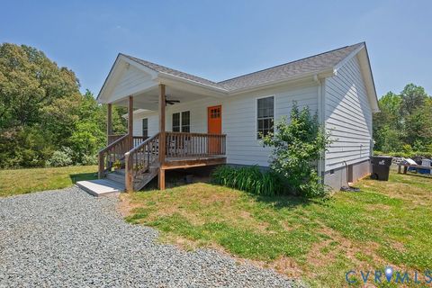 Photo of 4336 Hells Bend Road, Palmyra, VA 22963 (MLS # 2613698)