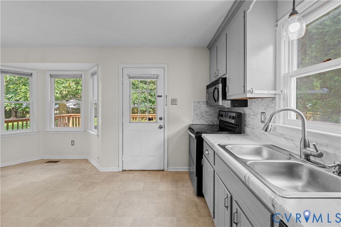 Mechanicsville, Virginia 23111, United States, 4 Bedrooms Bedrooms, ,2 BathroomsBathrooms,Residential,Active,198720