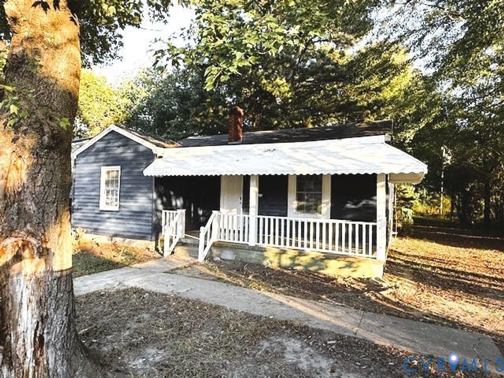 Photo for 300 Pennsylvania Avenue, Emporia, VA 23847 (MLS # 2529174)