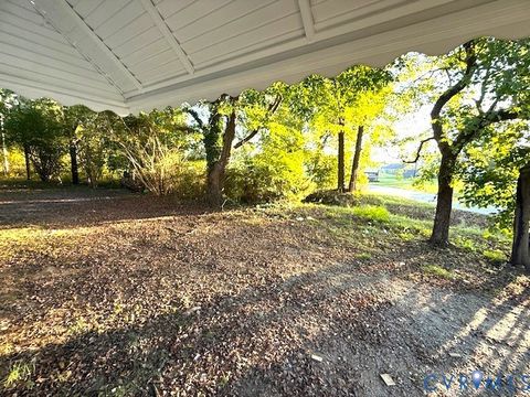 Tiny photo for 300 Pennsylvania Avenue, Emporia, VA 23847 (MLS # 2529174)