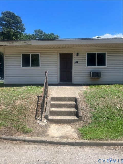 Photo of 601 Monticello Drive, Hopewell, VA 23860 (MLS # 2616630)