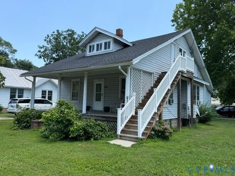 Photo of 300 E Church Street, Kilmarnock, VA 22482 (MLS # 2618187)