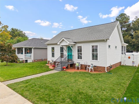 Tiny photo for 1018 Kirby Street, West Point, VA 23181 (MLS # 2627704)