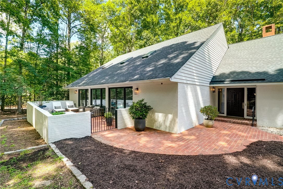 8 Deer Run Road