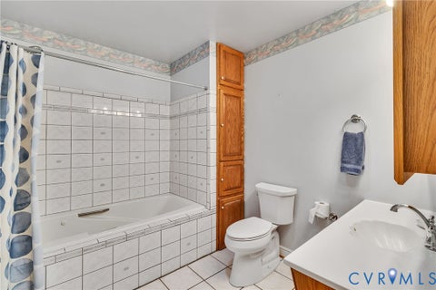 Tiny photo for 901 Oak Lane LN, Kilmarnock, VA 22482 (MLS # 2619237)