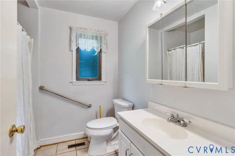 Tiny photo for 901 Oak Lane LN, Kilmarnock, VA 22482 (MLS # 2619237)