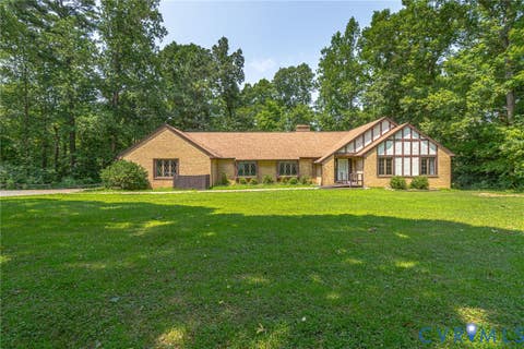 Photo of 901 Oak Lane LN, Kilmarnock, VA 22482 (MLS # 2619237)