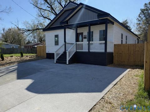 Photo of 724 E Wythe Street, Petersburg, VA 23803 (MLS # 2606938)