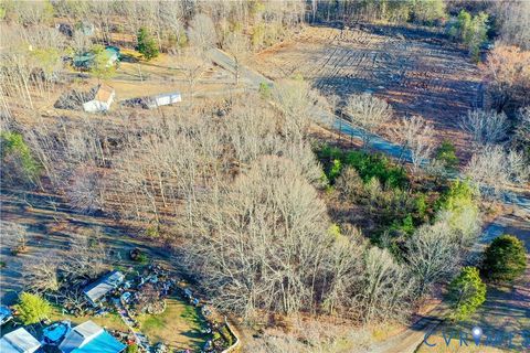Photo of 4890 Harris Creek Road Rd, Prospect, VA 23960 (MLS # 2604152)