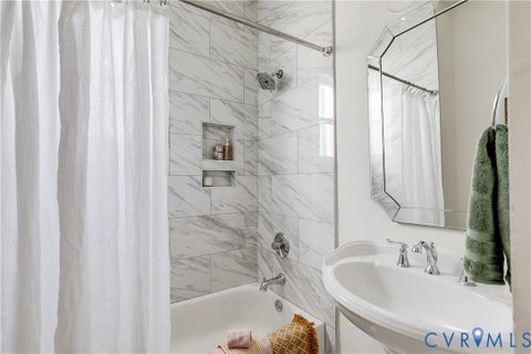 Tiny photo for 1505 Oakwood Avenue, Richmond, VA 23223 (MLS # 2624514)