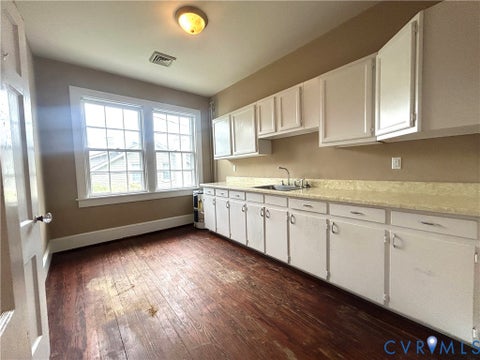 Tiny photo for 402 Battery Avenue, Emporia, VA 23847 (MLS # 2626704)