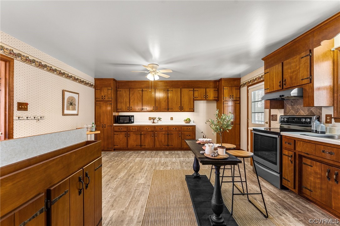 Photo 10 of 49 of 17543 Le Master Road house