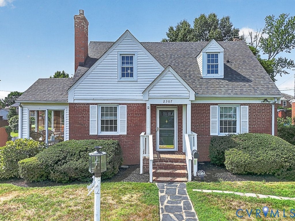 2307 Dumbarton Road - Photo 2