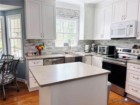 Tiny photo for 15111 Manor Gate Place, Midlothian, VA 23112 (MLS # 2609452)