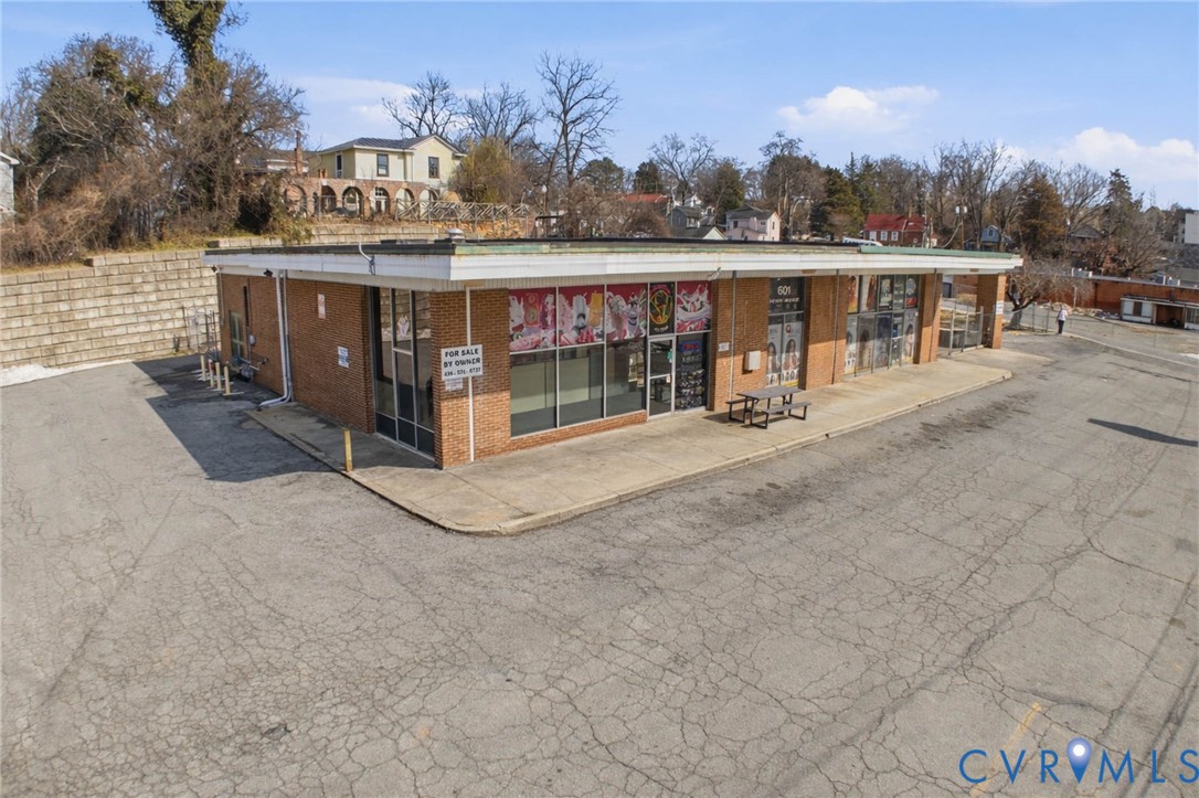 Photo 1 of 9 — 601 Cherry Avenue, Charlottesville, VA 22903