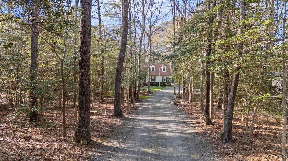 8407 Knollwood Court