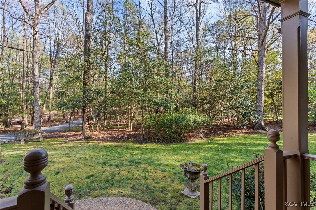 8407 Knollwood Court