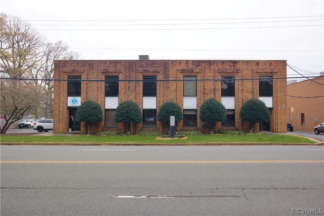 2211 Dickens Road