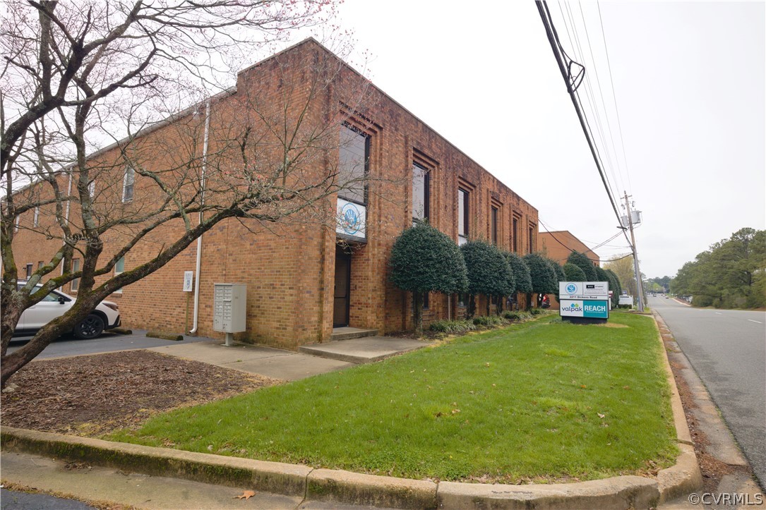 2211 Dickens Road