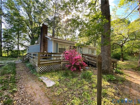 Photo of 122 Meadowlark Road, Urbanna, VA 23175 (MLS # 2610040)