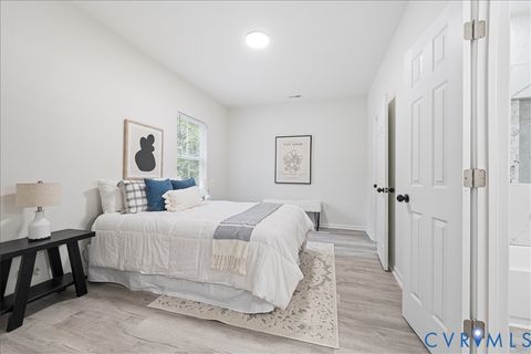 Tiny photo for 913 Diamond Street, Petersburg, VA 23803 (MLS # 2530117)